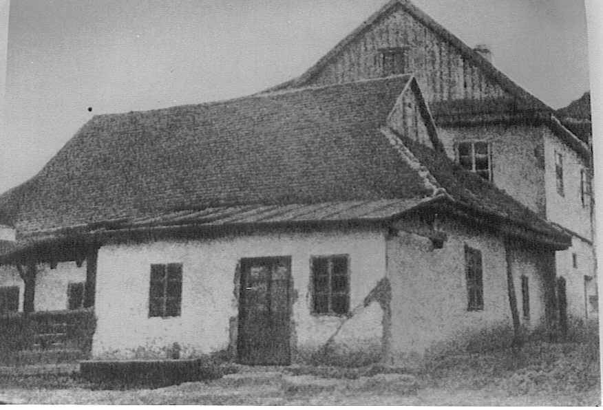 The old synagogue of Medzhybizh (c. 1915). This building, which was never used by Israel (he preferred an alternate miny