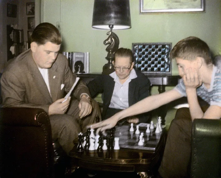William Lombardy (left) and Fischer analyzing, with Jack Collins (center) looking on