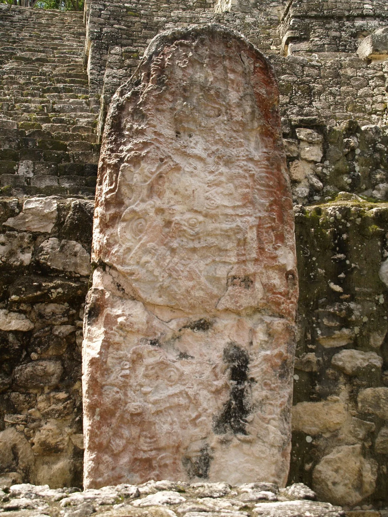 Stela 43 dates to AD 514, in the Early Classic period.[30]
