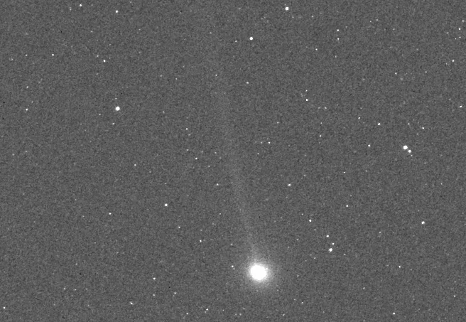 A MESSENGER image of Comet Encke at its closest approach to Mercury, 17/11/2013[39] (NASA/JHUAPL/Carnegie Institution of Washington)