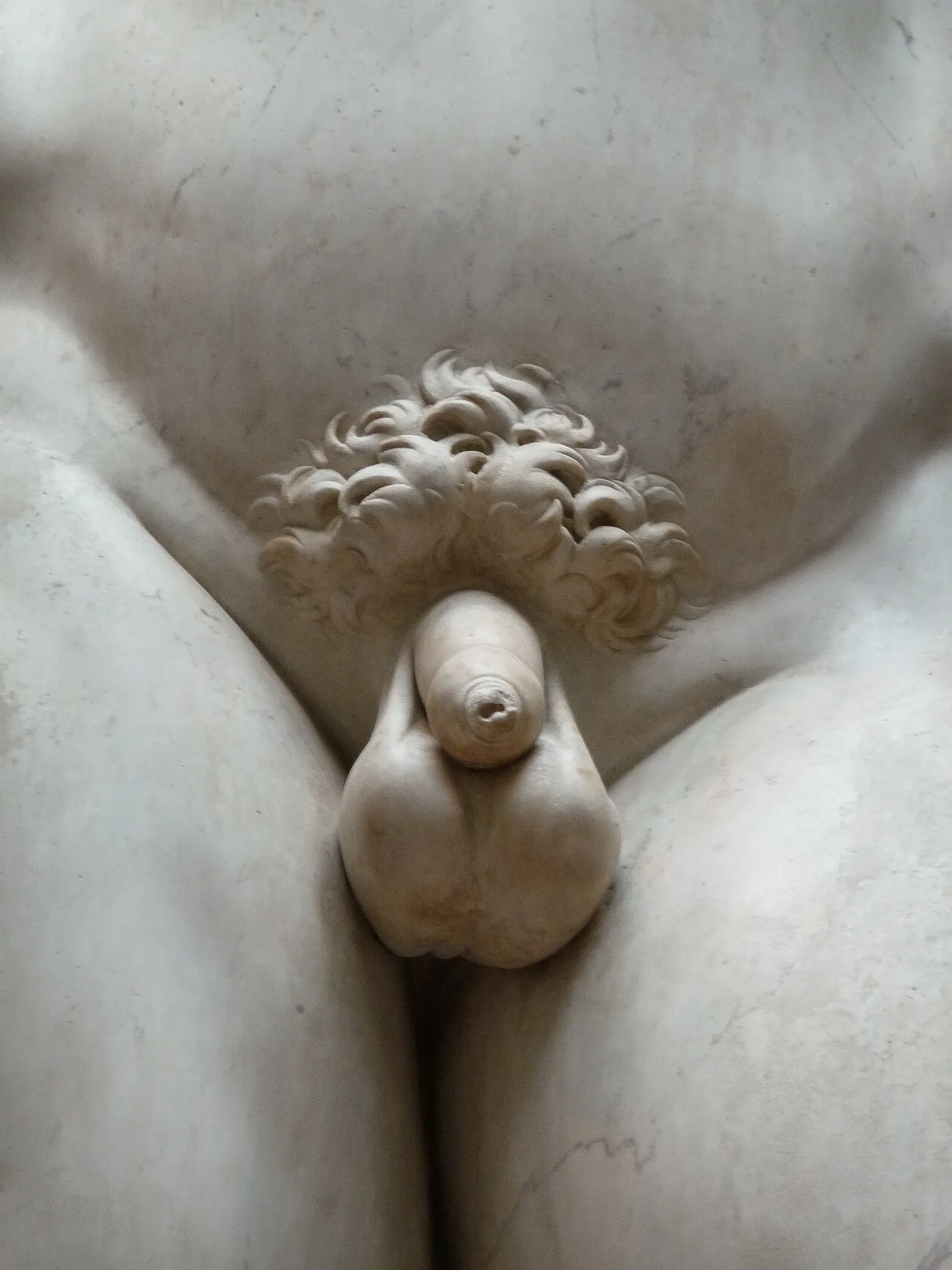 The presence of a foreskin on David's penis, though at odds with the Judaic practice of circumcision, is in keeping with