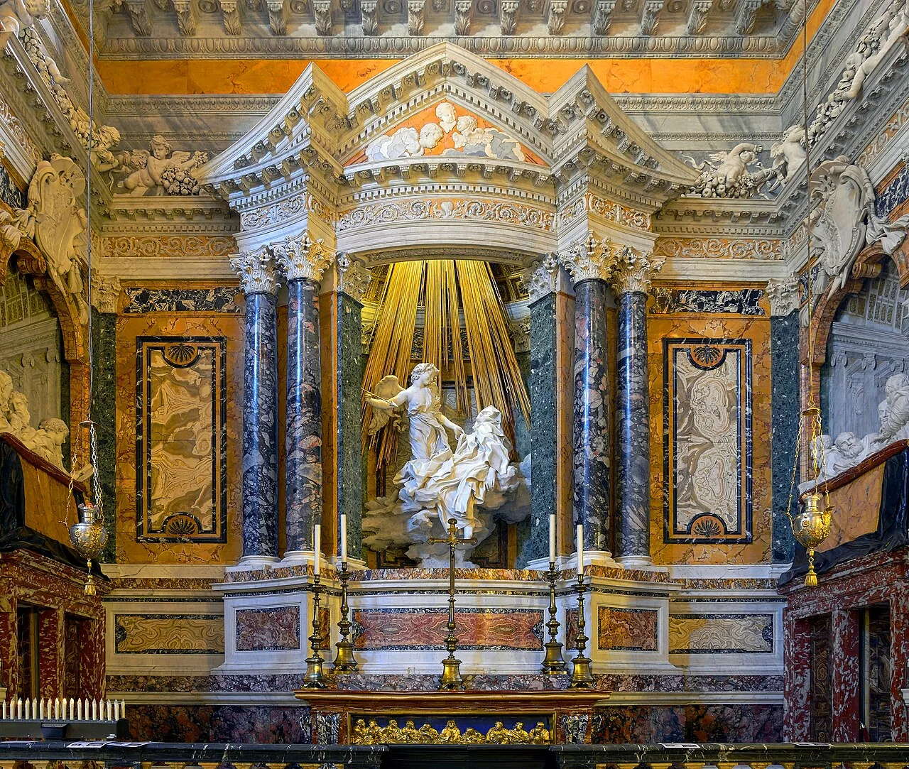 Wider view, including the Cornaro portraits, but omitting the lower parts of the chapel.