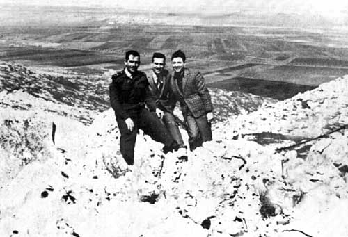 Cohen (center) at the Golan Heights