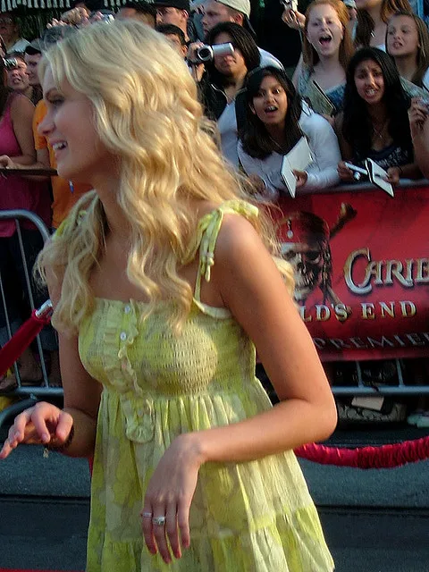 Sara Paxton in 2007