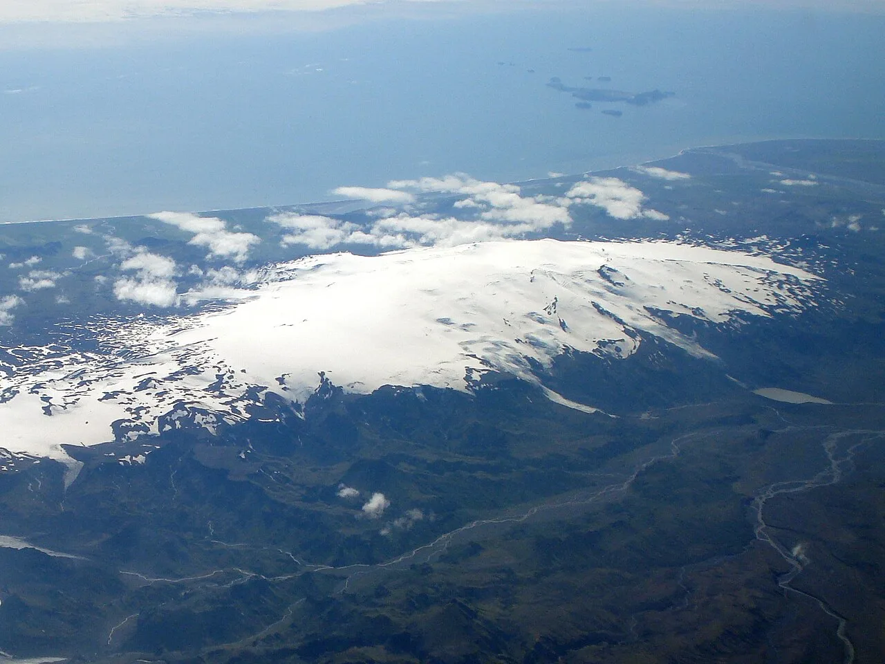 Þórsmörk Eyjafjallajökull 1 Iceland (cropped)