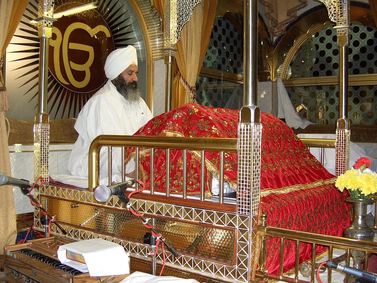 A Granthi reciting from the Guru Granth Sahib