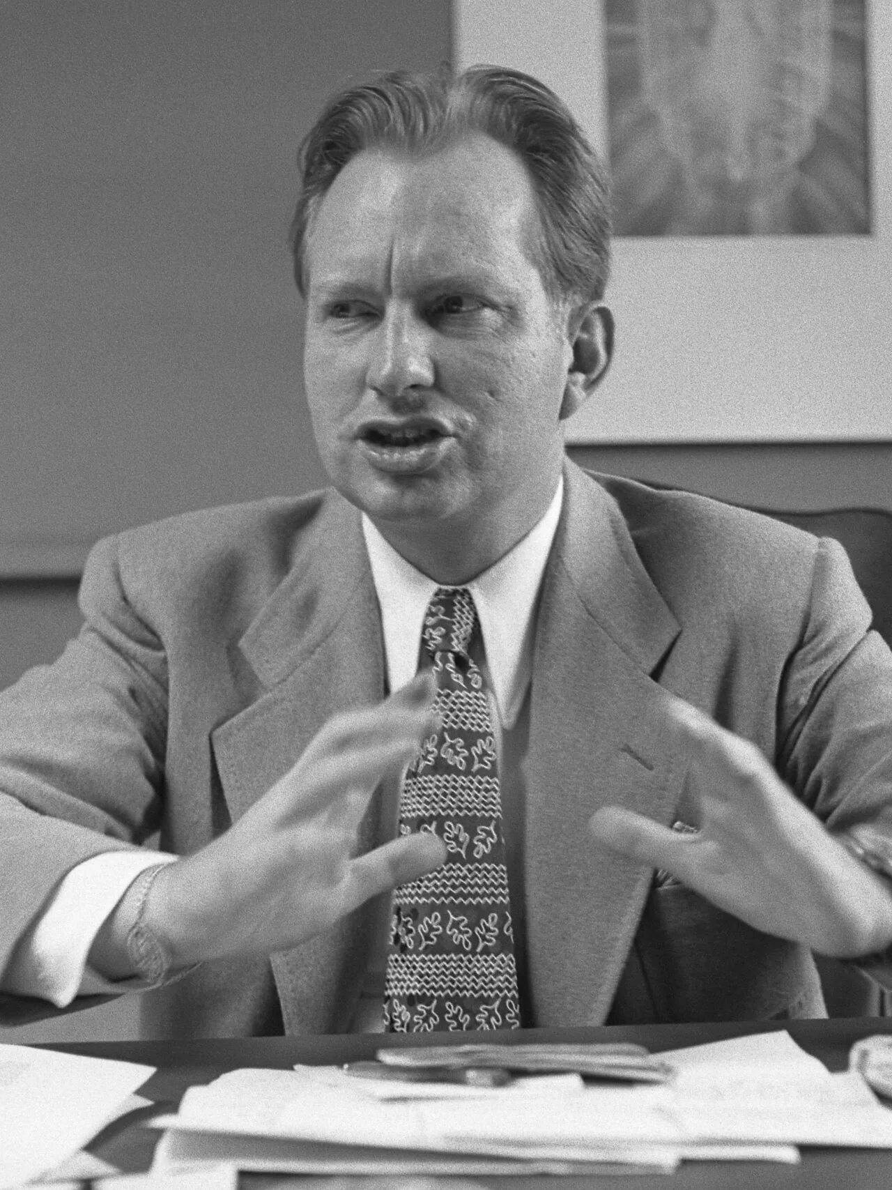 L. Ron Hubbard in 1950 (cropped 3x4)
