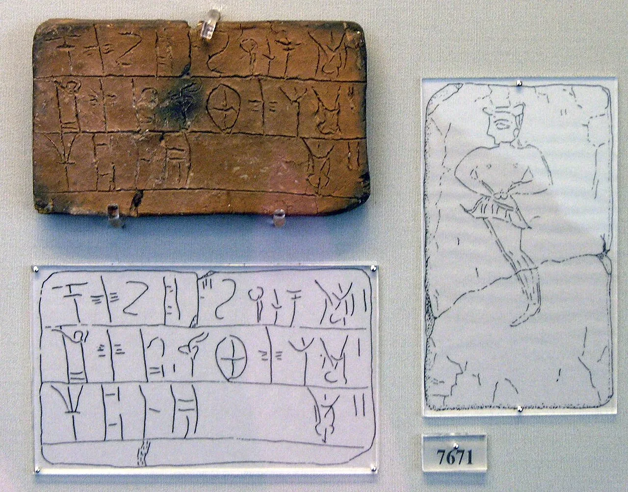 Tablet MY Oe 106 (obverse) exhibited at the Greek National Archaeological Museum.Bottom: tracing of the inscription (obv