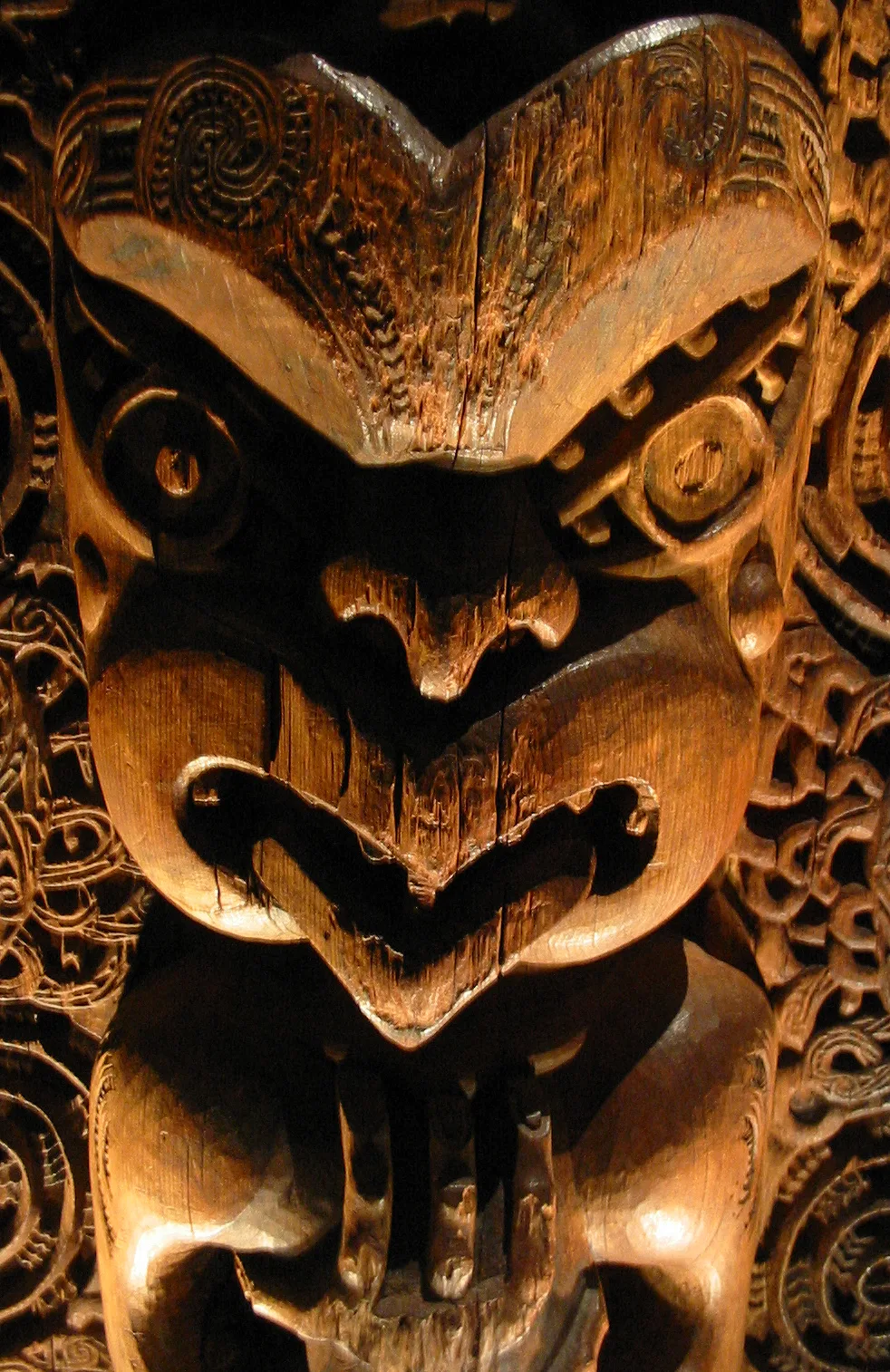 Detail from a ridgepole (tāhūhū) in a Ngāti Awa wharenui. Believed to represent one of two ancestors: Tūwharetoa or Kahu