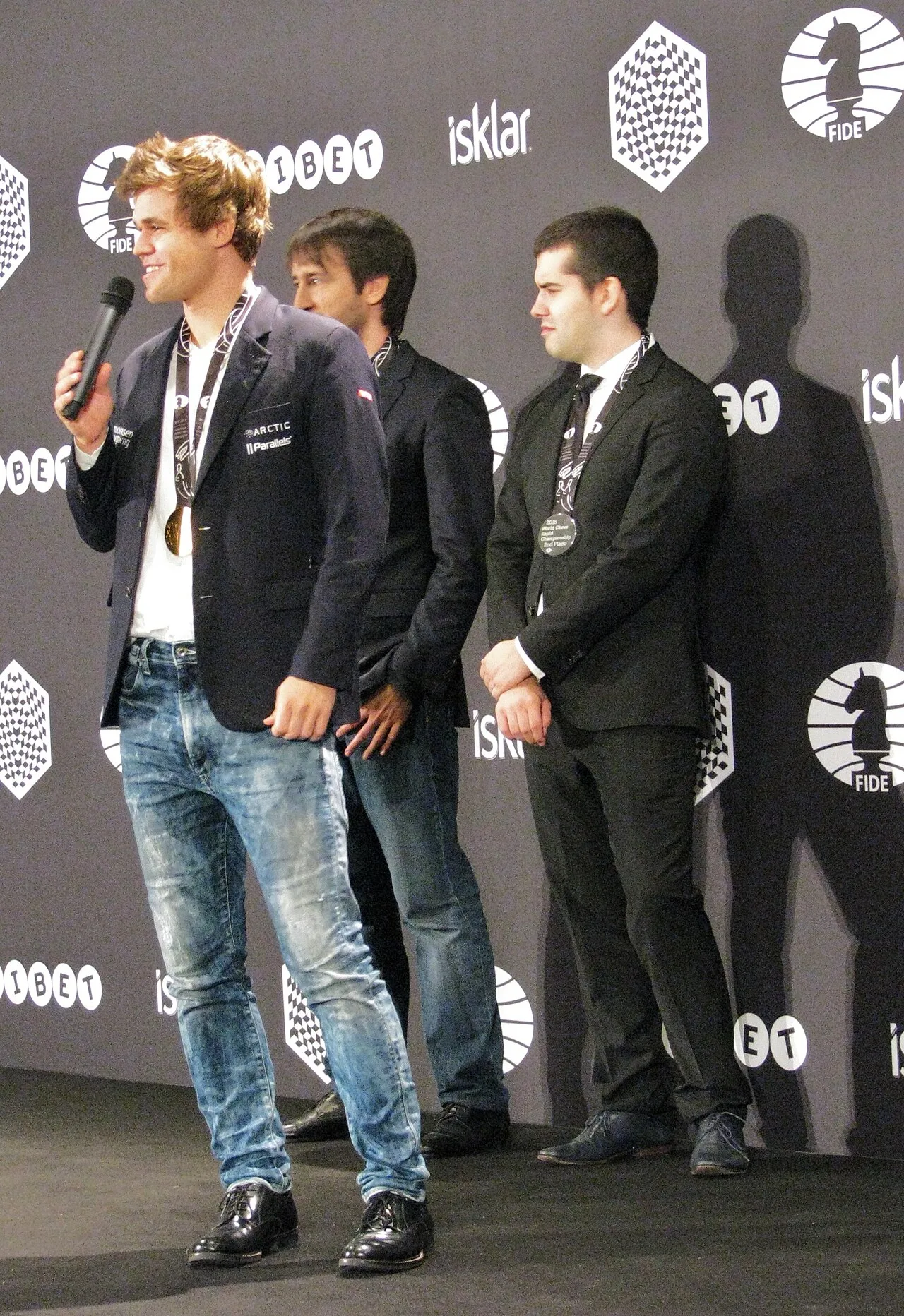 Carlsen at the FIDE World Rapid Championship 2015 award ceremony