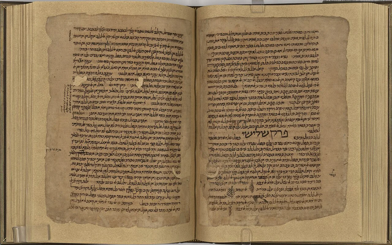 Autograph manuscript of Maimonides' Commentary to Tractate Sukkah, written in Judeo-Arabic solitreo