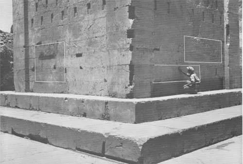 Kartir's inscription at Ka'ba-ye Zartosht claimed that he "struck down" the non-Zoroastrian minorities, such as the Mand