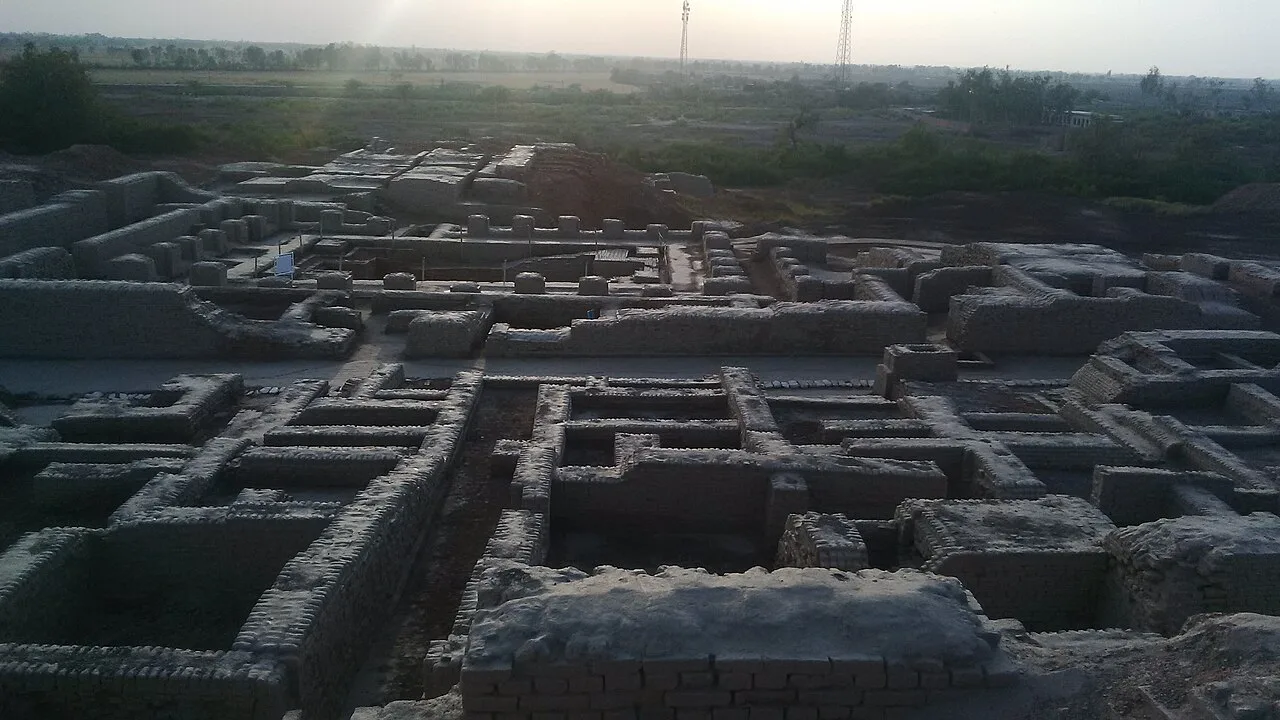 Regularity of streets and buildings suggests the influence of ancient urban planning in Mohenjo-daro's construction