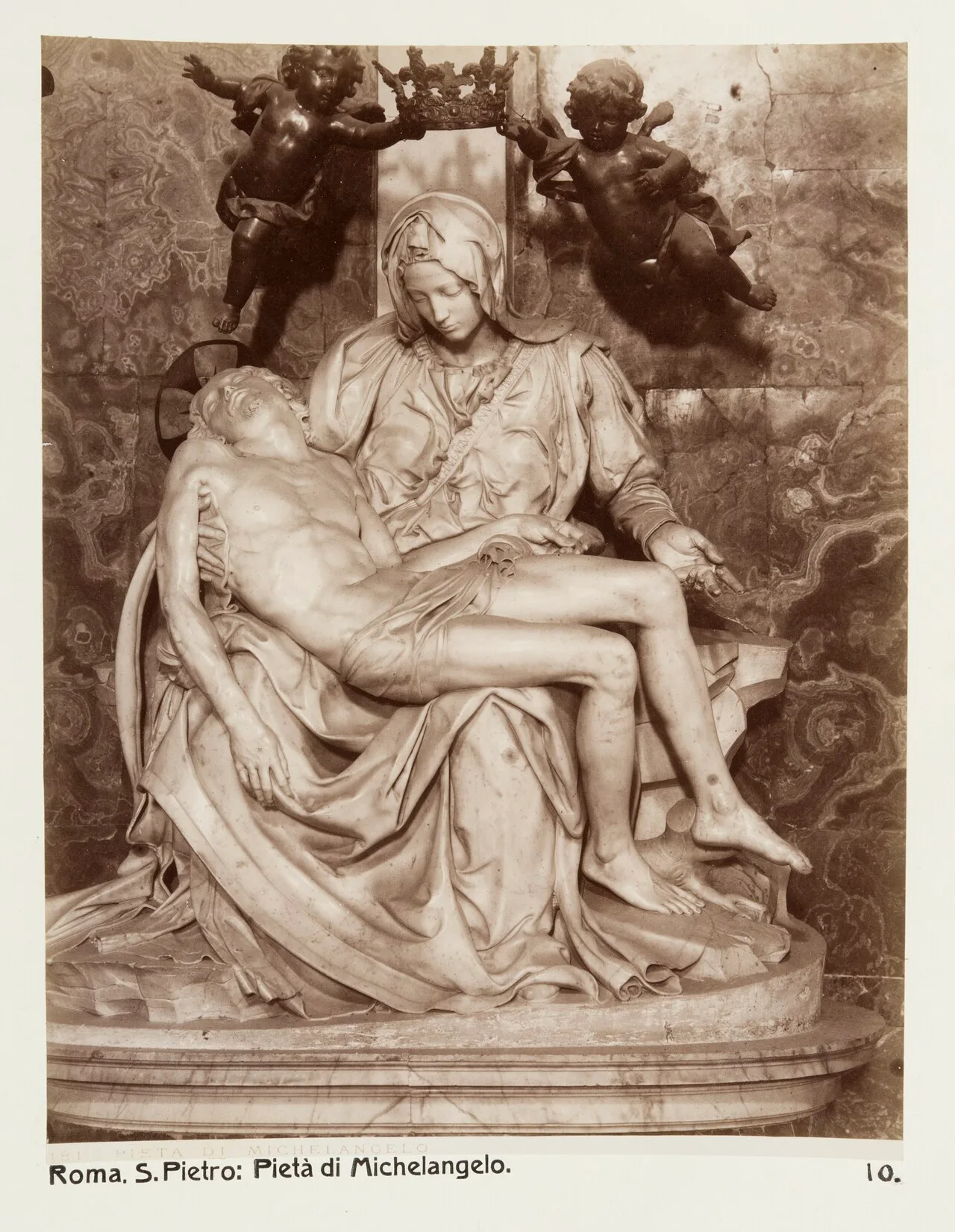 The venerated image with its original canonical crown from 14 August 1637 by the Pontifical decree of Pope Urban VIII. P
