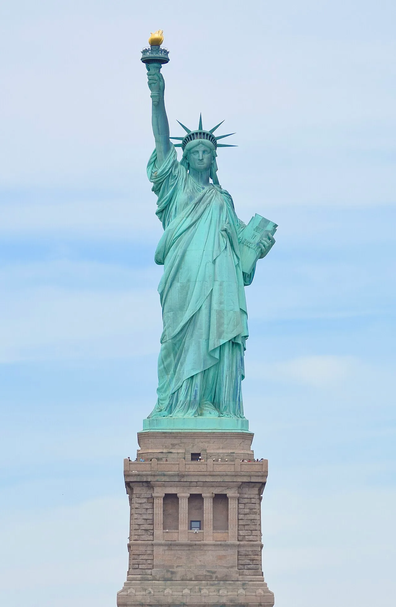 Front view of Statue of Liberty (cropped)