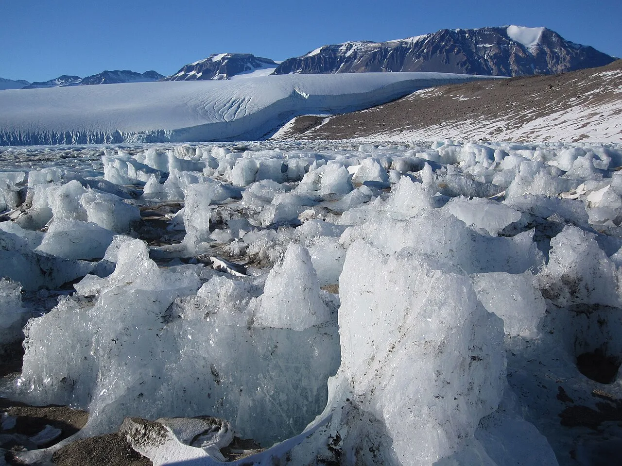 Lake Joyce is ice covered all year round, and the icy surface is constantly reshaped by wind, freezing and thawing.