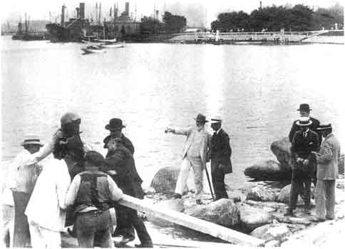 Assembly of the Little Mermaid statue (Copenhagen, Langeline, 1913)