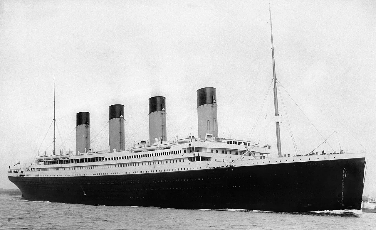 RMS Titanic 3 (cropped to ship)